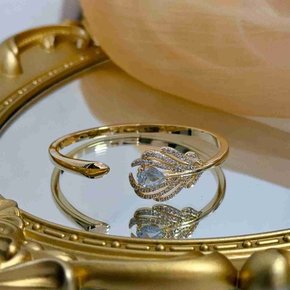 Piaget Gold Bracelet with Crystal Accent - Picture 4 of 9
